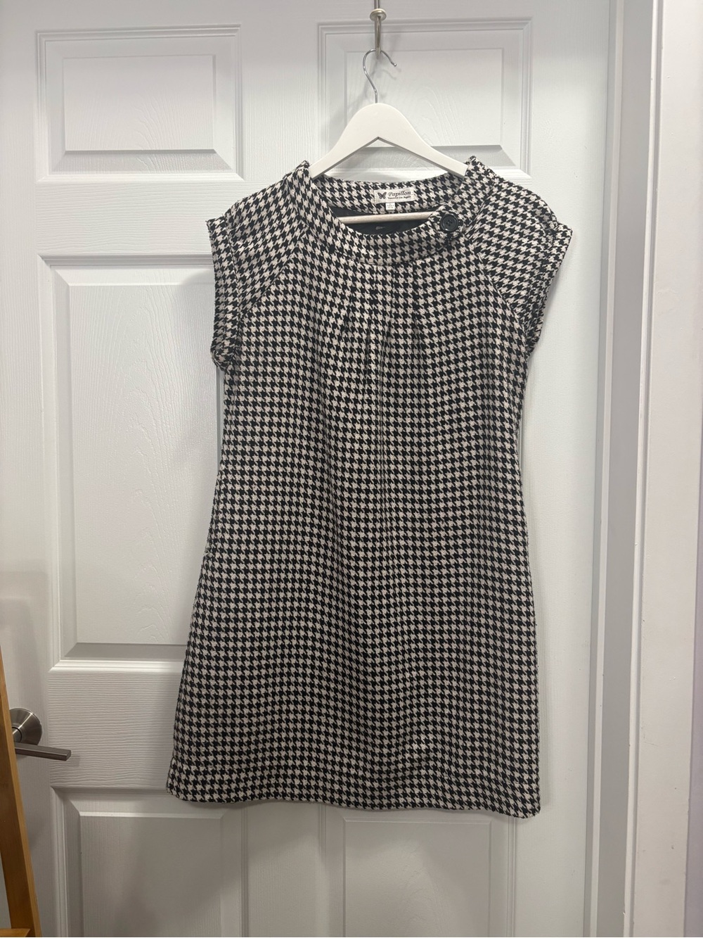 Papillon Blanc Black & White Houndstooth Cap-Sleeve Shift Dress